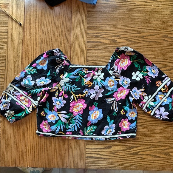 C&C California Black Floral Linen Crop Top Size XL - Picture 10 of 10